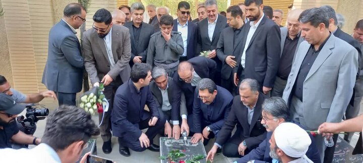 وزیر صمت به مقام شامخ شهدای کردستان ادای احترام کرد