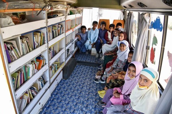 فعالیت کتابخانه‌های سیار ۶۰ سال کودکان مناطق محروم/ تبدیل مدارس سنگی به اقامتگاه‌های بومی