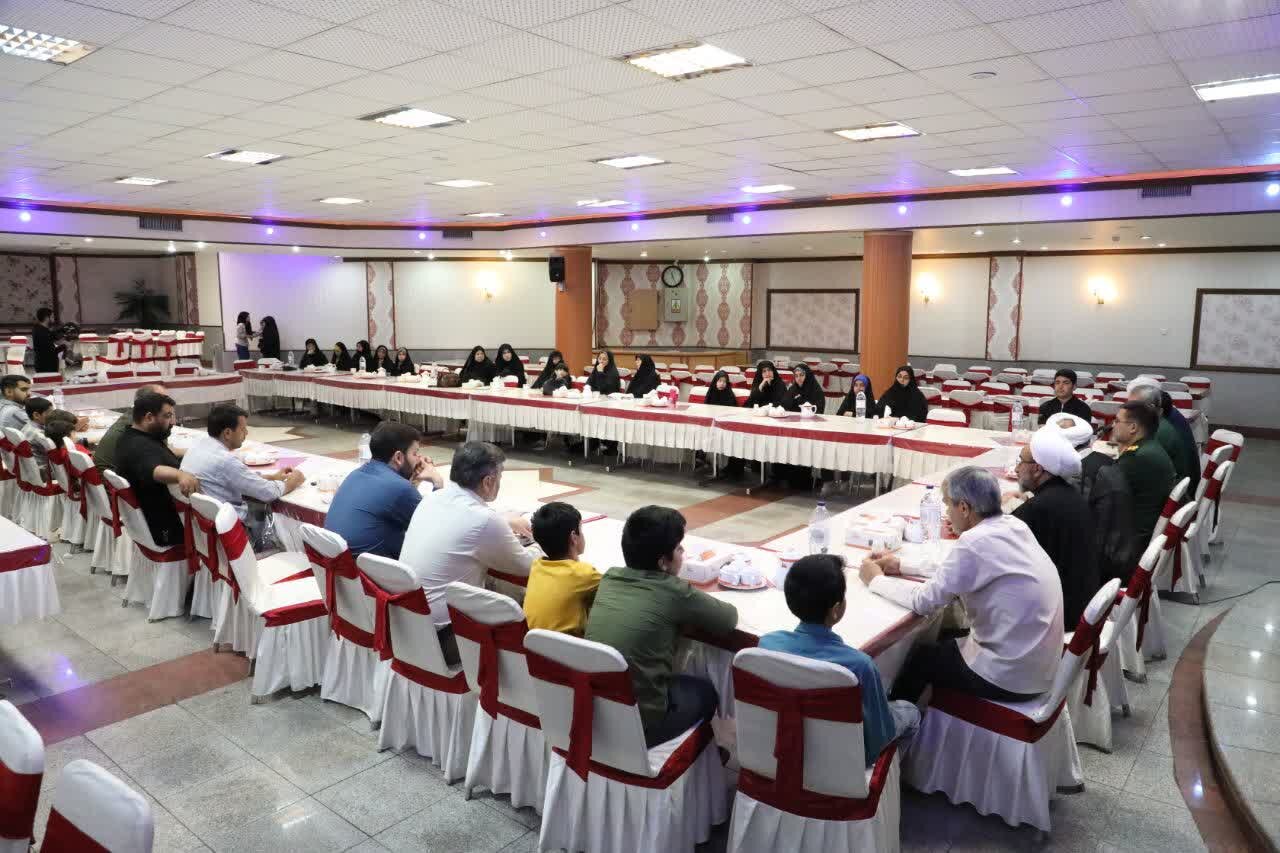 دیدار نماینده ولیفقیه در سپاه با خانوادههای شهدا حادثه تروریستی راسک+ عکس