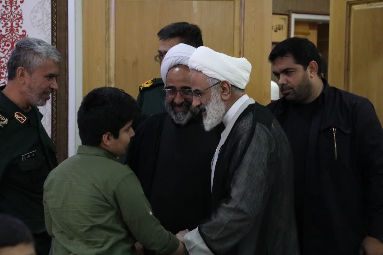 دیدار نماینده ولیفقیه در سپاه با خانوادههای شهدا حادثه تروریستی راسک+ عکس
