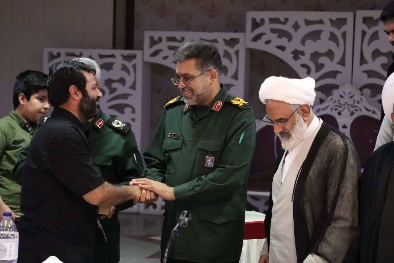 دیدار نماینده ولیفقیه در سپاه با خانوادههای شهدا حادثه تروریستی راسک+ عکس