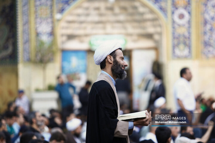 دعای عرفه در حرم حضرت معصومه(س)