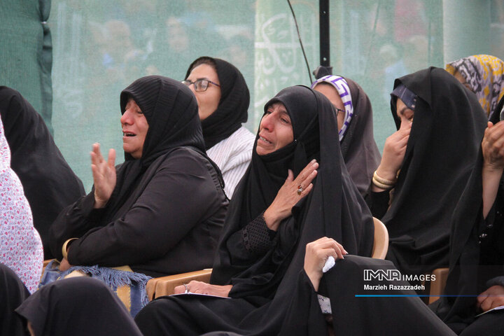 مراسم دعای پرفیض عرفه در آرامستان باغ رضوان اصفهان