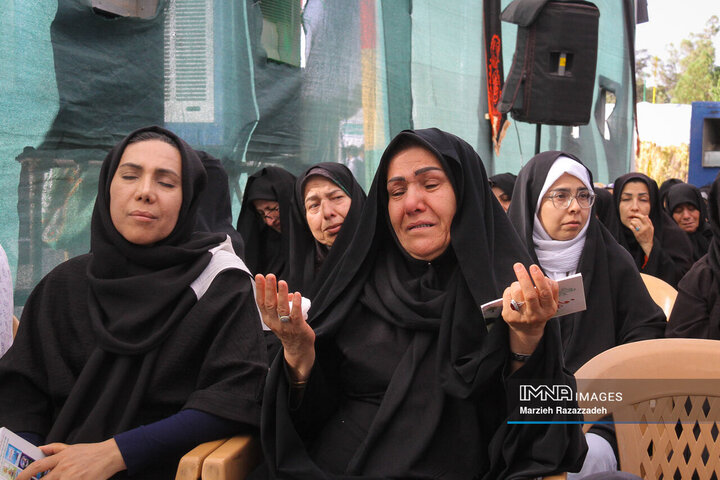 مراسم دعای پرفیض عرفه در آرامستان باغ رضوان اصفهان