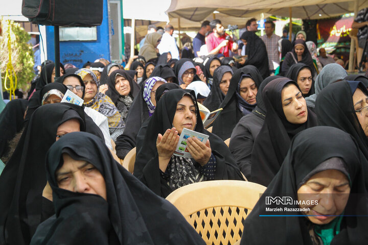 مراسم دعای پرفیض عرفه در آرامستان باغ رضوان اصفهان