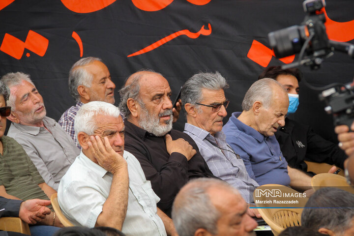 مراسم دعای پرفیض عرفه در آرامستان باغ رضوان اصفهان