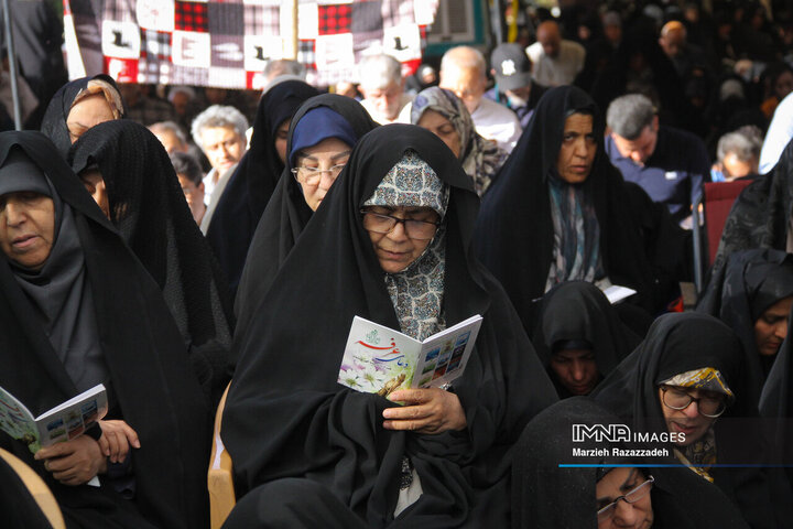 مراسم دعای پرفیض عرفه در آرامستان باغ رضوان اصفهان