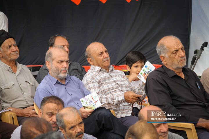 مراسم دعای پرفیض عرفه در آرامستان باغ رضوان اصفهان