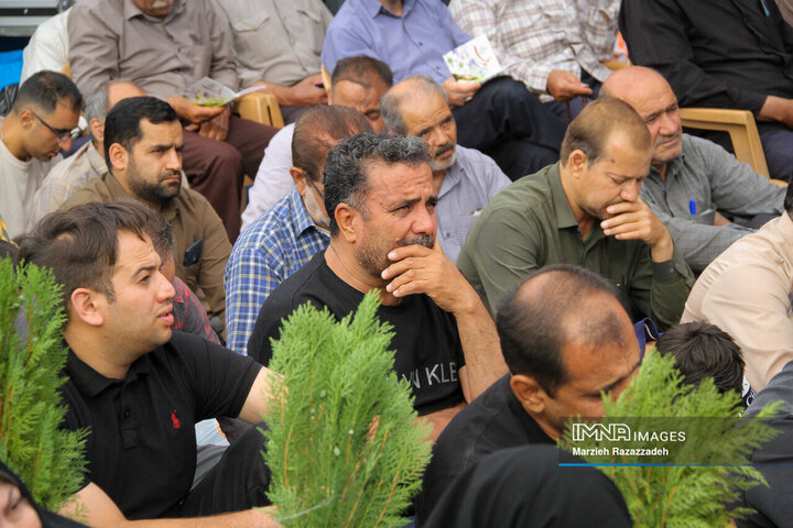 مراسم دعای پرفیض عرفه در آرامستان باغ رضوان اصفهان