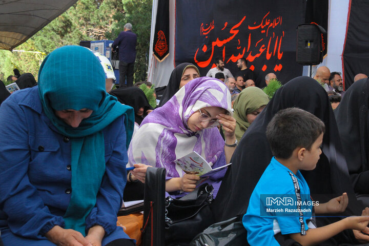 مراسم دعای پرفیض عرفه در آرامستان باغ رضوان اصفهان