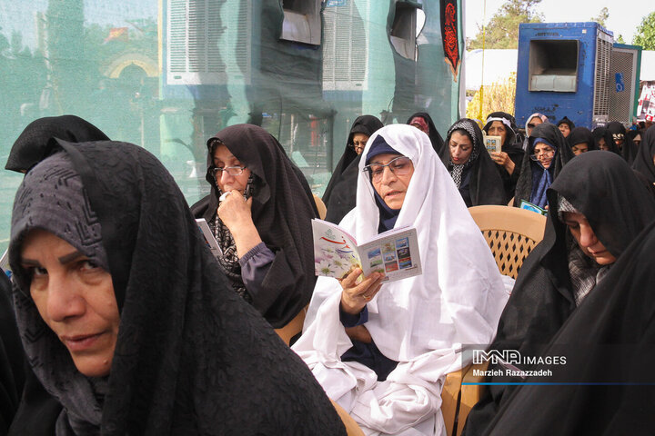 مراسم دعای پرفیض عرفه در آرامستان باغ رضوان اصفهان