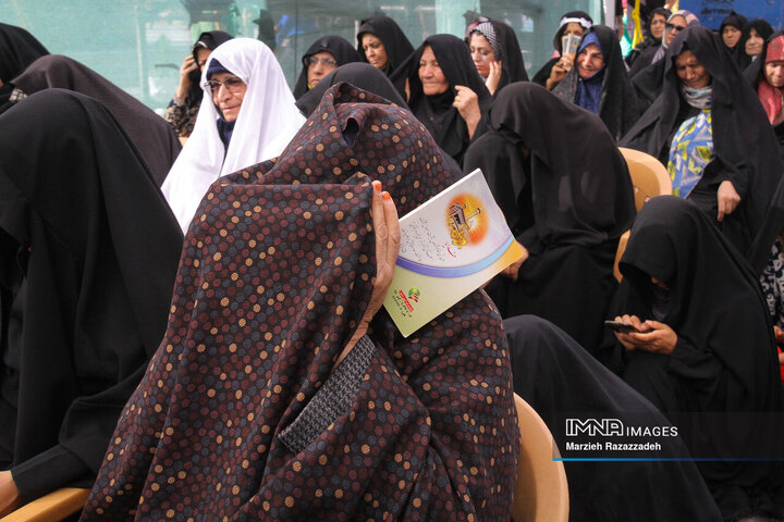 مراسم دعای پرفیض عرفه در آرامستان باغ رضوان اصفهان