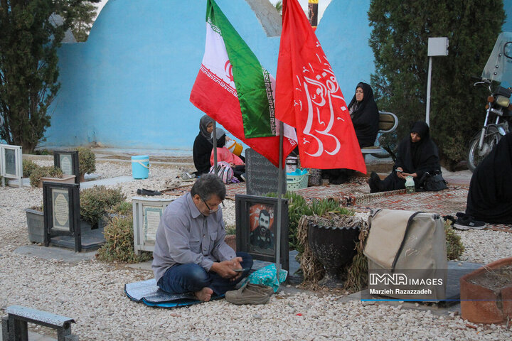 مراسم دعای پرفیض عرفه در آرامستان باغ رضوان اصفهان