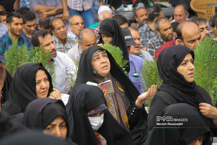 مراسم دعای پرفیض عرفه در آرامستان باغ رضوان اصفهان