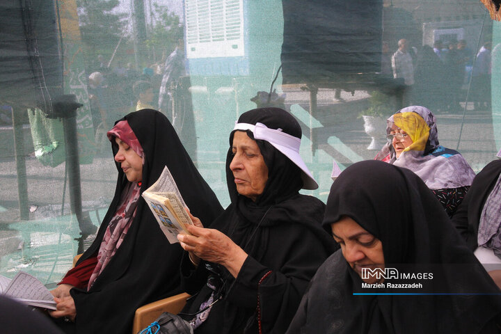 مراسم دعای پرفیض عرفه در آرامستان باغ رضوان اصفهان