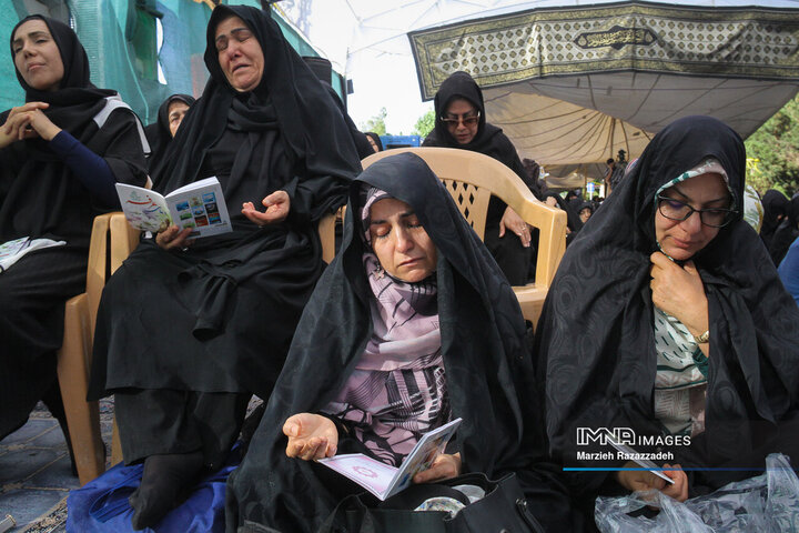 مراسم دعای پرفیض عرفه در آرامستان باغ رضوان اصفهان