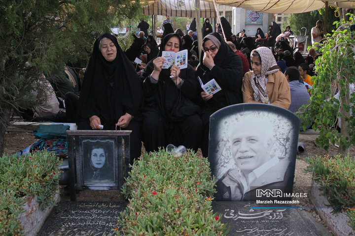 مراسم دعای پرفیض عرفه در آرامستان باغ رضوان اصفهان