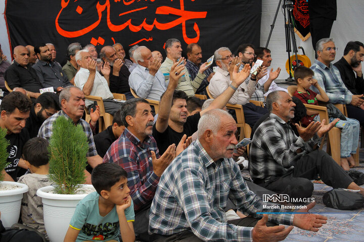 مراسم دعای پرفیض عرفه در آرامستان باغ رضوان اصفهان