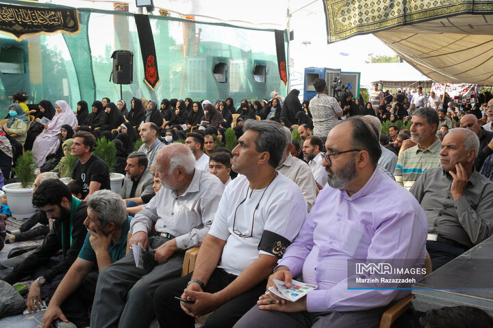 مراسم دعای پرفیض عرفه در آرامستان باغ رضوان اصفهان