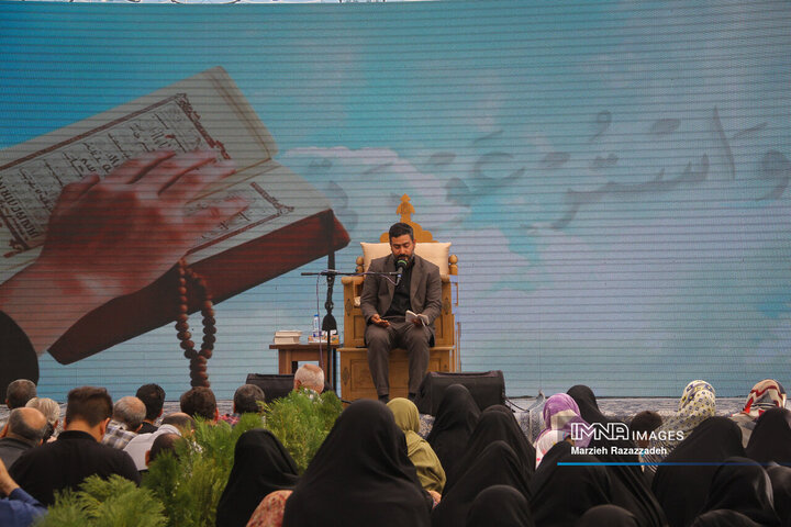 مراسم دعای پرفیض عرفه در آرامستان باغ رضوان اصفهان