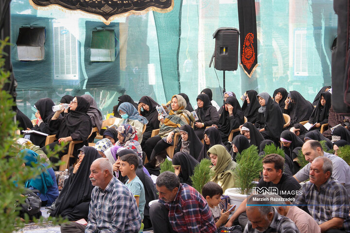 مراسم دعای پرفیض عرفه در آرامستان باغ رضوان اصفهان