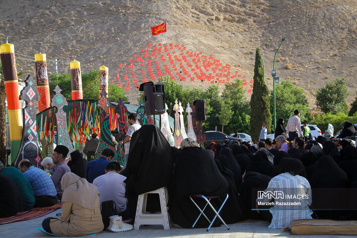 مراسم دعای پرفیض عرفه در آرامستان باغ رضوان اصفهان