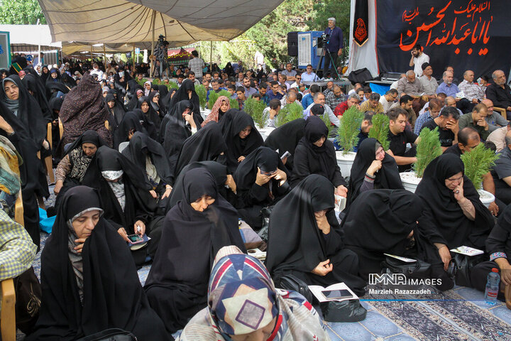 مراسم دعای پرفیض عرفه در آرامستان باغ رضوان اصفهان