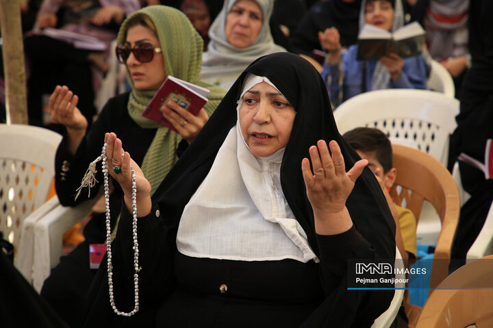 مراسم دعای عرفه در پارک جنگلی ناژوان