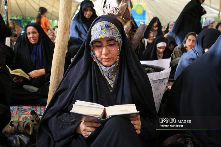 مراسم دعای عرفه در پارک جنگلی ناژوان