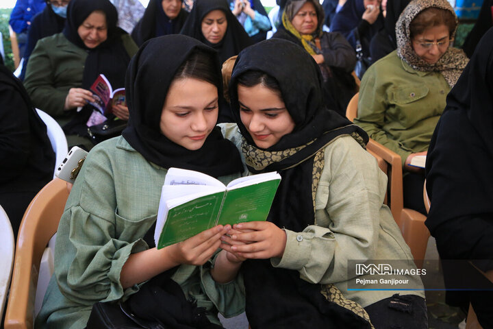 مراسم دعای عرفه در پارک جنگلی ناژوان