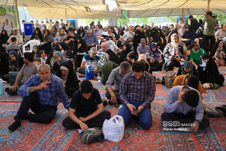 مراسم دعای عرفه در پارک جنگلی ناژوان