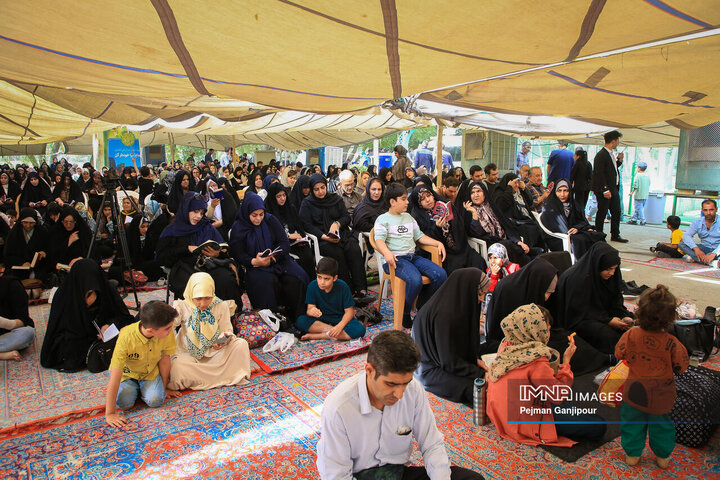 مراسم دعای عرفه در پارک جنگلی ناژوان