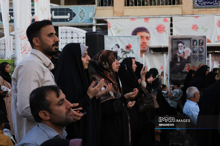 نجوای عرفه در جوار حاج قاسم