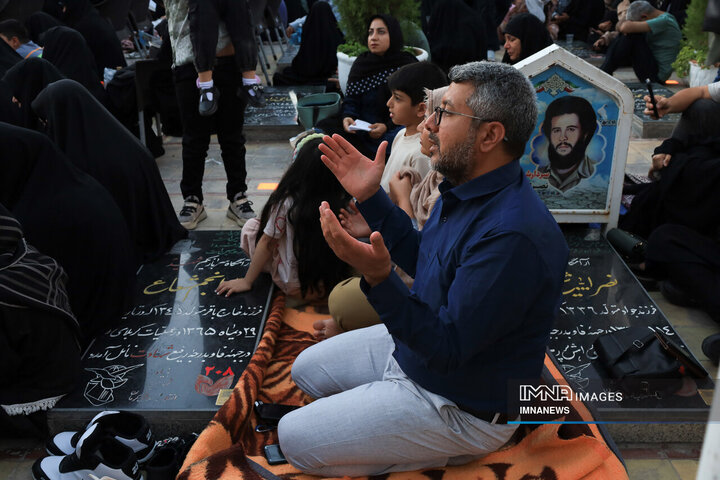 نجوای عرفه در جوار حاج قاسم