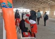 استقرار تیم‌های هلال احمر در پایانه مرزی مهران به منظور ارائه خدمات به زائران عرفه