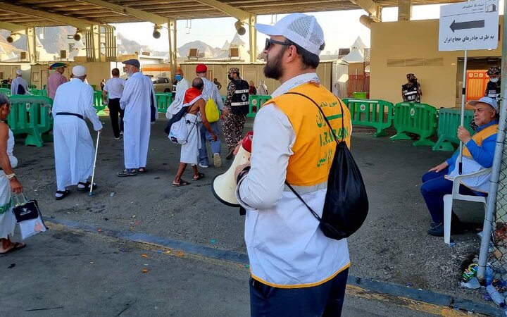 از عرفات تا منا و جمرات، زیر چتر راهنمایان زائر