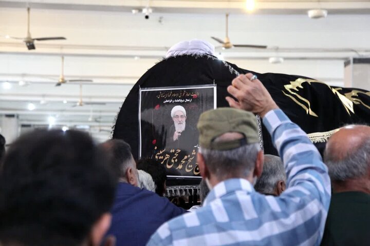 تشییع باشکوه پیکر آیت‌الله حجتی در کرمانشاه با حضور گسترده مردم