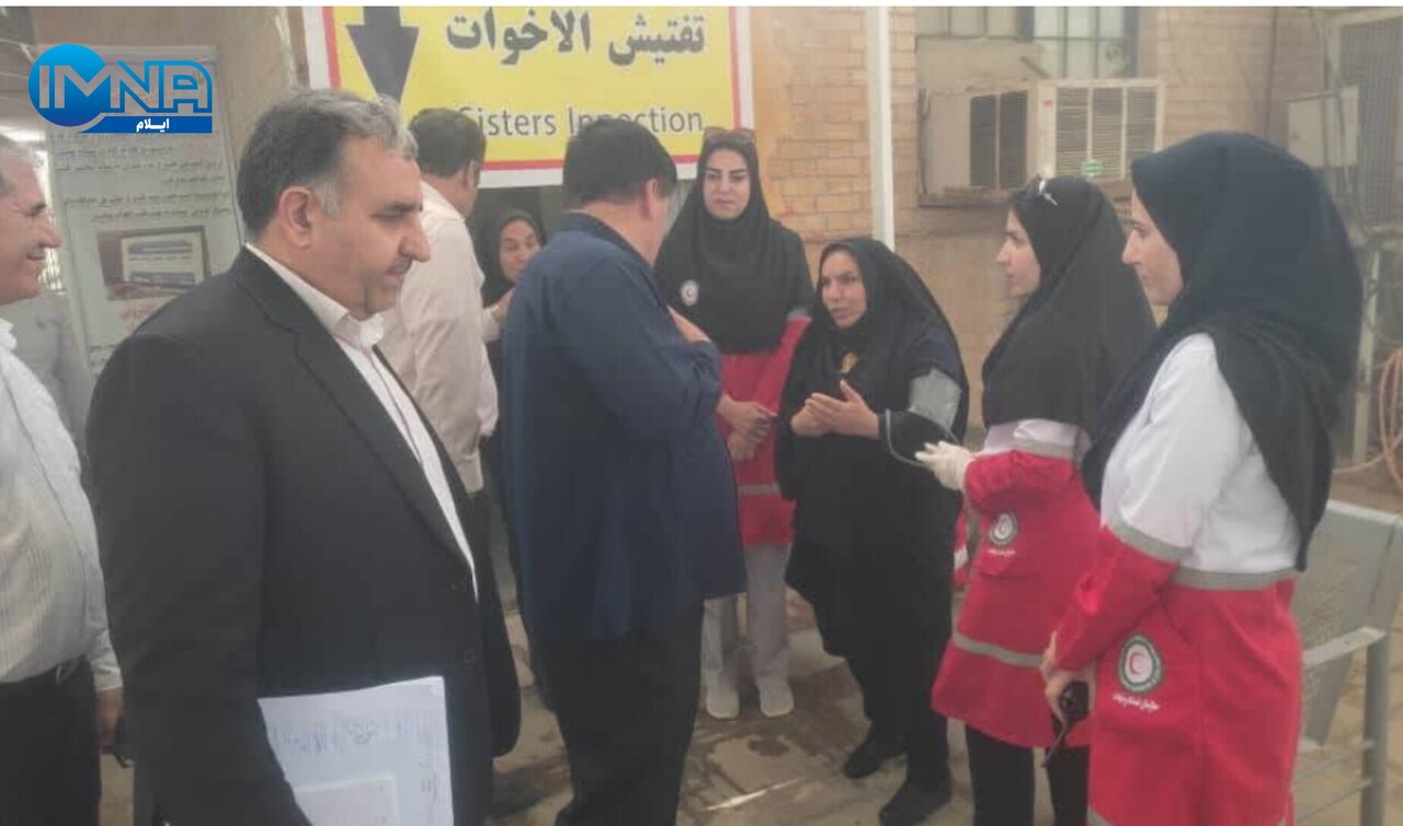 استقرار تیم‌های هلال احمر در پایانه مرزی مهران به منظور ارائه خدمات به زائران عرفه