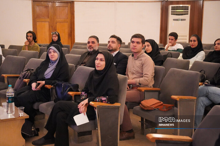 نشست «از دانشگاه تا پایتخت گردشگری آسیا»