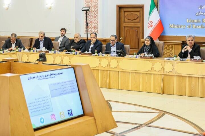 نشست شورای معاونان وزیر راه و شهرسازی با محوریت پروژه‌های هفته دولت