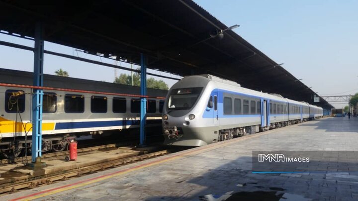 تردد قطارهای جنوب کشور در دوران بحران ادامه پیدا کرد