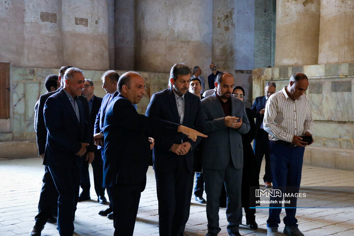 بازدید استاندار اصفهان از مسجد جامع