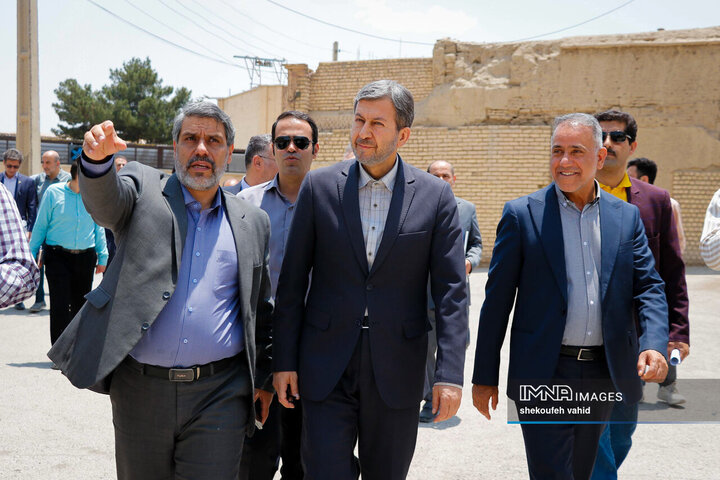 بازدید استاندار اصفهان از مسجد جامع