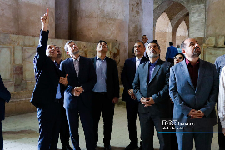 بازدید استاندار اصفهان از مسجد جامع