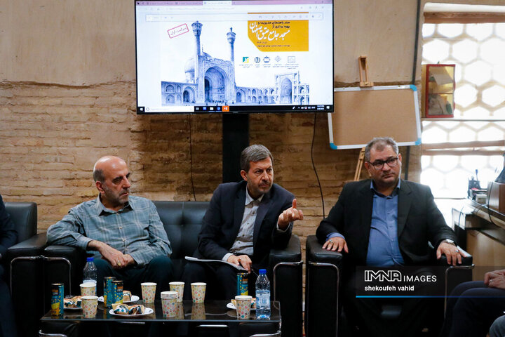 بازدید استاندار اصفهان از مسجد جامع