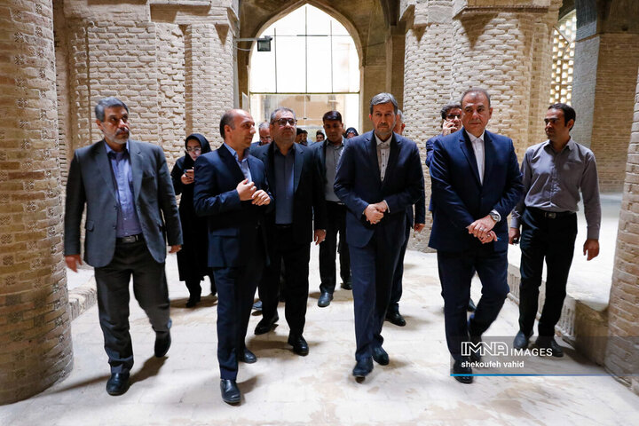 بازدید استاندار اصفهان از مسجد جامع