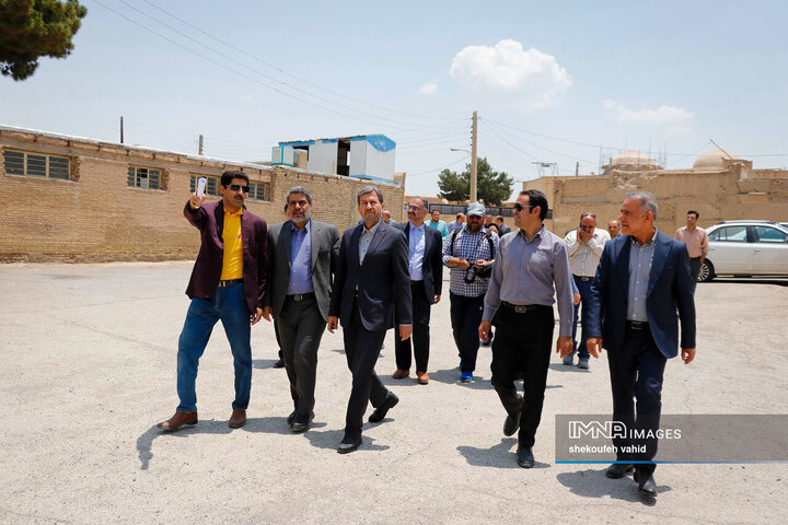 بازدید استاندار اصفهان از مسجد جامع