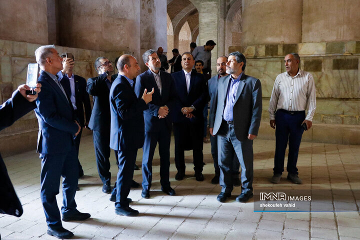 بازدید استاندار اصفهان از مسجد جامع