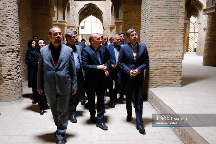 بازدید استاندار اصفهان از مسجد جامع