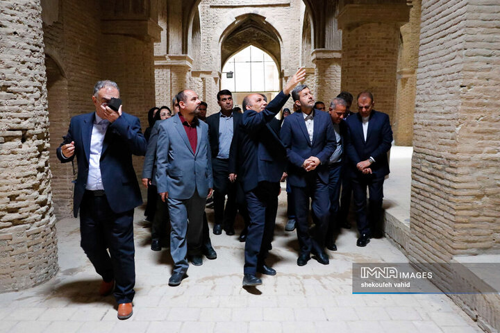 بازدید استاندار اصفهان از مسجد جامع